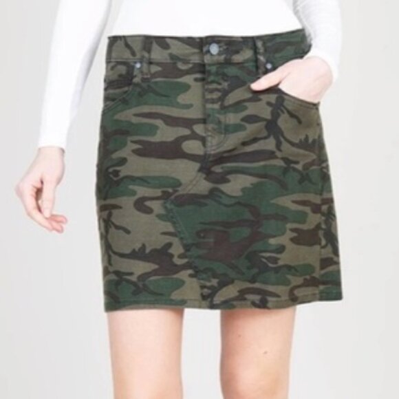 NEW Evereve Level 99 Darsey Camo Print Mini Skirt Pockets Green Brown Sz 28 NWT - Picture 1 of 14